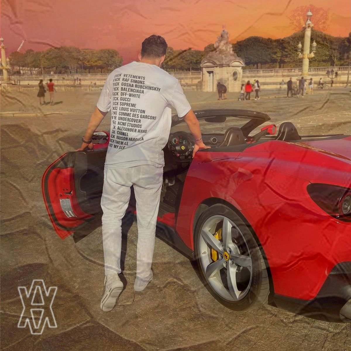 Arthur Allard devant une voiture de sport rouge, pochette d'album